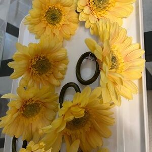 Pottery Barn Bright Yellow Gerber Daisy Napkin Rings - Set of 8